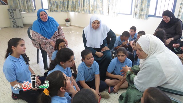 كفرقاسم- فيديو  : الاباء والأمهات في بيت المسنين يستضيفون طلاب وطالبات المدرسة الغزالية في زيارة تبادلية